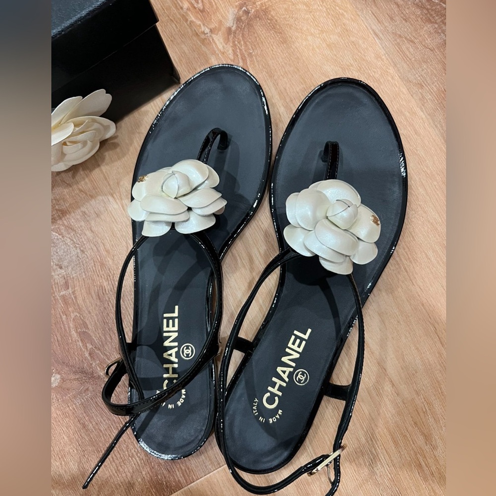 CHANEL Camellia COCO MARK Thong rose Sandals